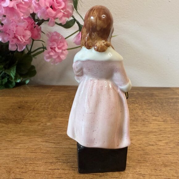 Royal Doulton Little Nell Figurine Vintage Bone China Dickens Character - Picture 4 of 5